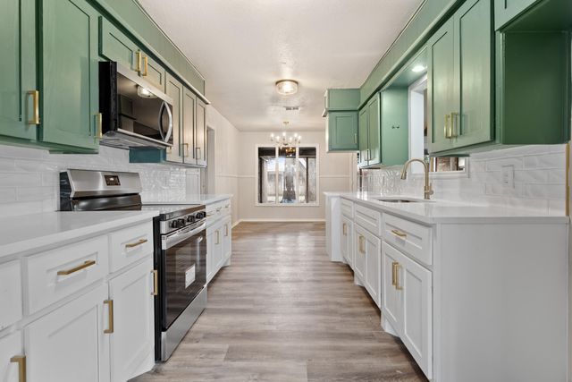 7902 Lynnhaven Avenue, Lubbock, TX 79423