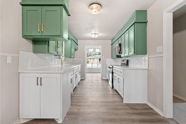 7902 Lynnhaven Avenue, Lubbock, TX 79423