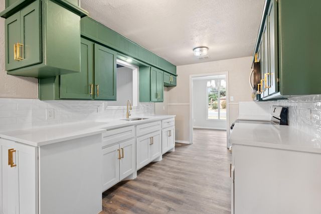 7902 Lynnhaven Avenue, Lubbock, TX 79423