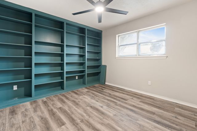 7902 Lynnhaven Avenue, Lubbock, TX 79423