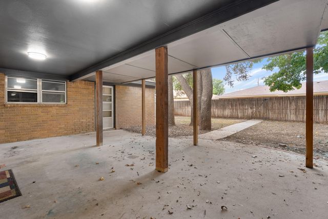 7902 Lynnhaven Avenue, Lubbock, TX 79423