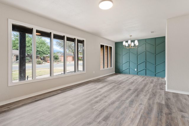 7902 Lynnhaven Avenue, Lubbock, TX 79423