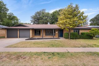 7902 Lynnhaven Avenue, Lubbock, TX 79423