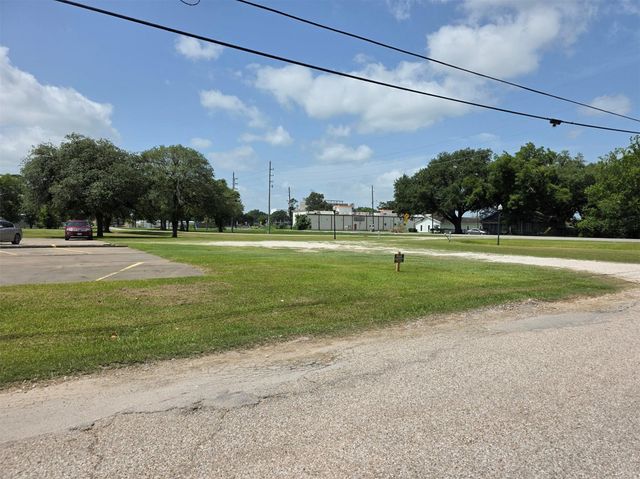 4218 1st Street, Brookshire, TX 77423