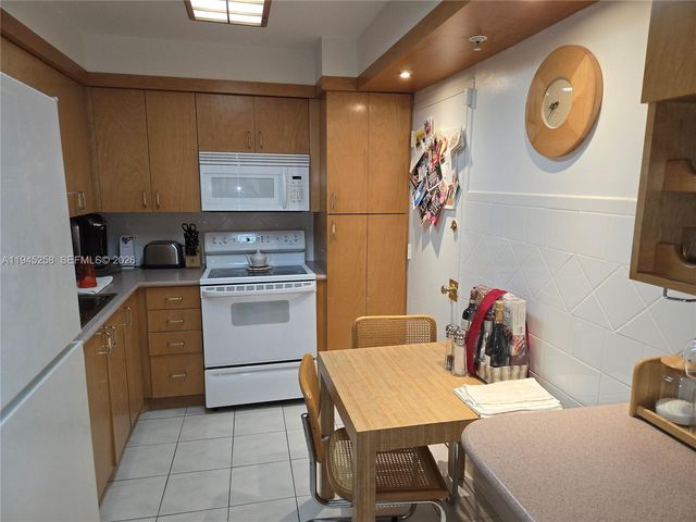 400 Kings Point Dr 1202, Sunny Isles Beach, FL 33160