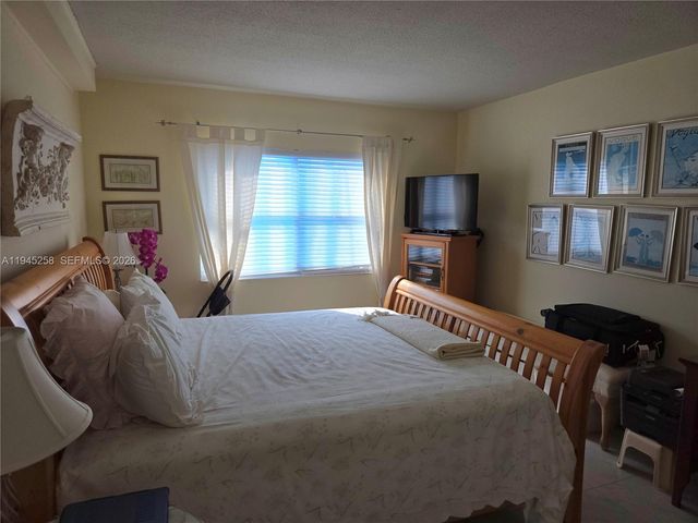 400 Kings Point Dr 1202, Sunny Isles Beach, FL 33160