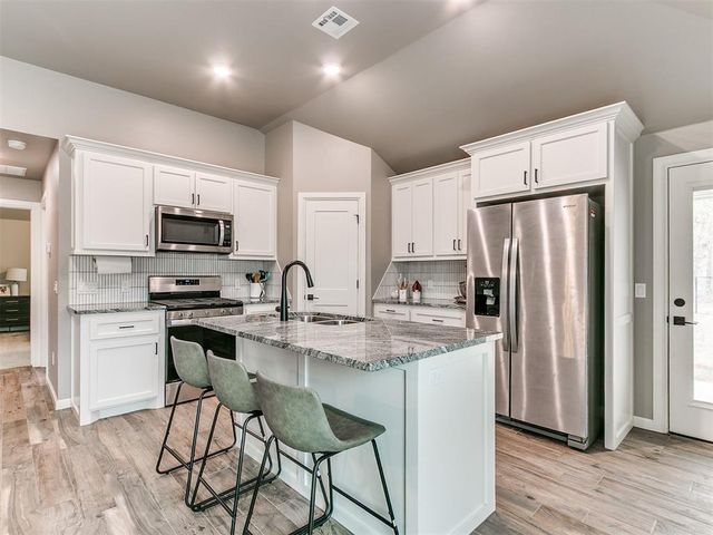 792 Harrison Street, Harrah, OK 73045