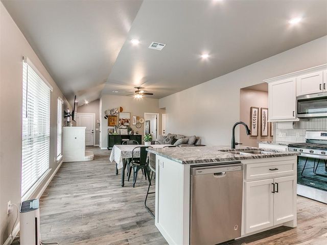 792 Harrison Street, Harrah, OK 73045