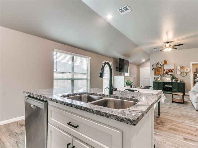 792 Harrison Street, Harrah, OK 73045