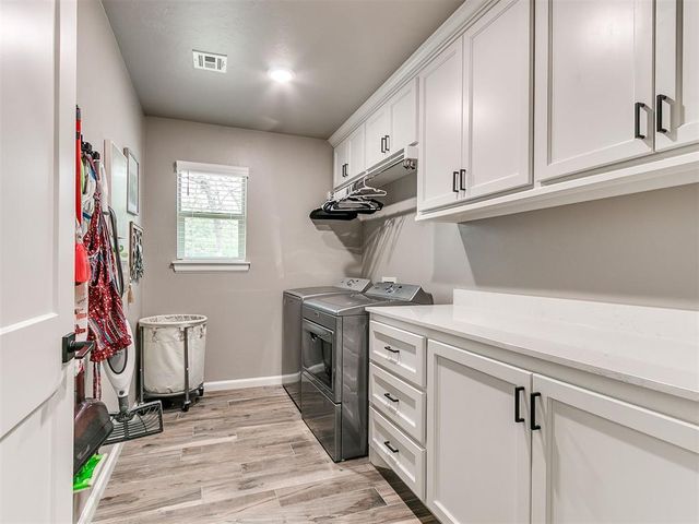 792 Harrison Street, Harrah, OK 73045