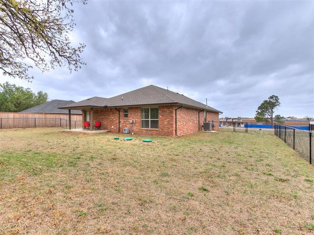 792 Harrison Street, Harrah, OK 73045