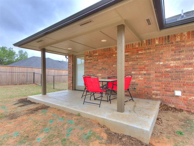 792 Harrison Street, Harrah, OK 73045