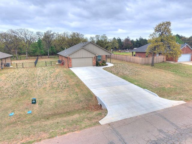 792 Harrison Street, Harrah, OK 73045