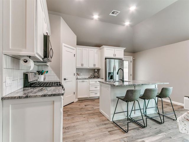 792 Harrison Street, Harrah, OK 73045