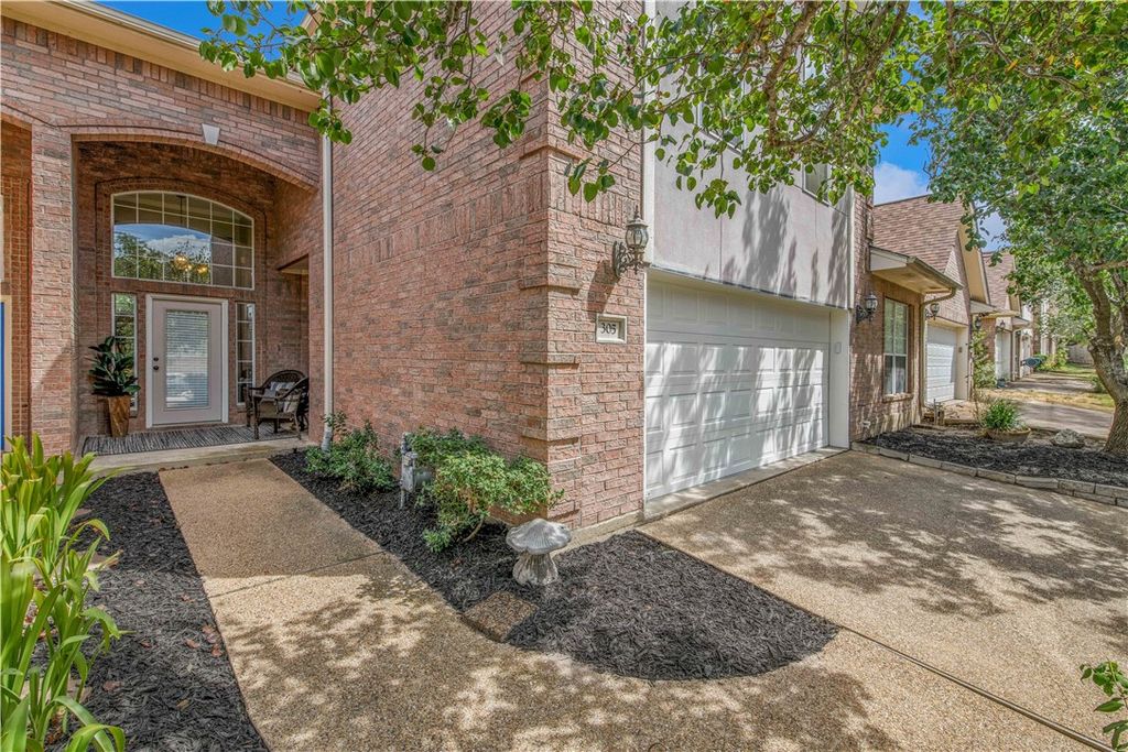 305 Chimney Hill Drive, College Station, TX 77840 — photo 2