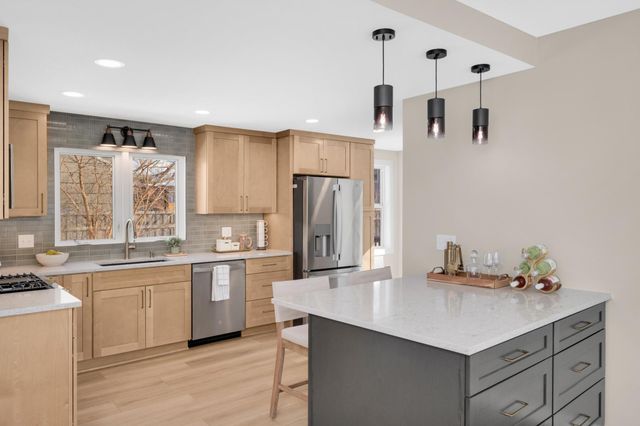 870 Lakeview Avenue, Saint Paul, MN 55117