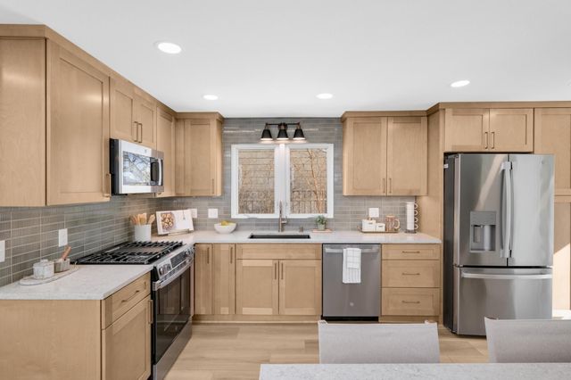 870 Lakeview Avenue, Saint Paul, MN 55117