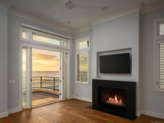 6911 Neptune Pl, La Jolla, CA 92037