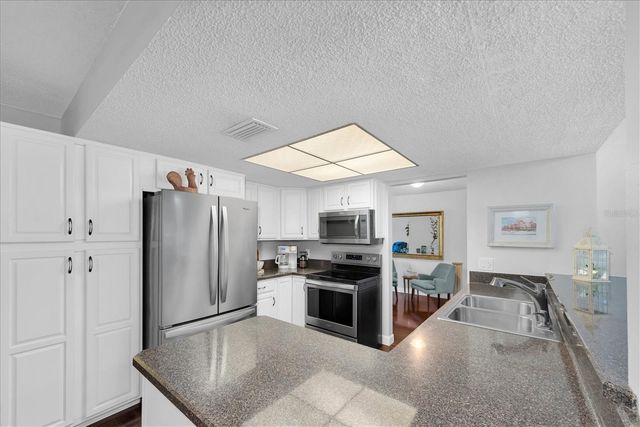 25 HARBOR WOODS CIRCLE, Safety Harbor, FL 34695