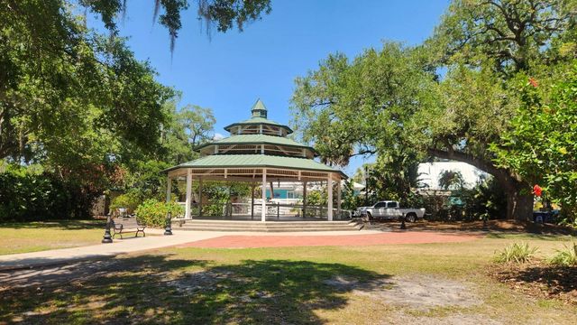 25 HARBOR WOODS CIRCLE, Safety Harbor, FL 34695