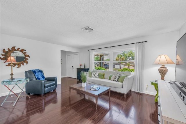 25 HARBOR WOODS CIRCLE, Safety Harbor, FL 34695