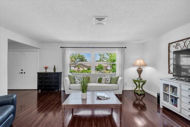 25 HARBOR WOODS CIRCLE, Safety Harbor, FL 34695