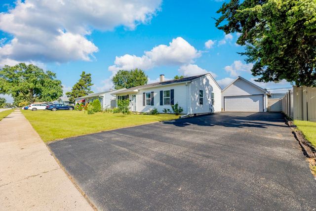 4 Arlington Drive, Romeoville, IL 60446