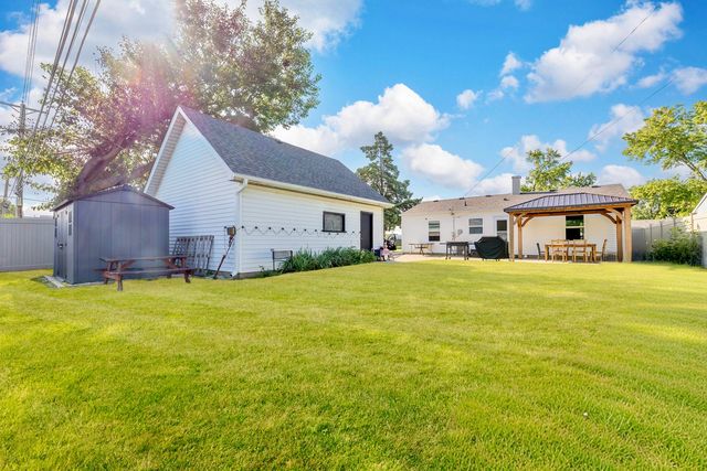 4 Arlington Drive, Romeoville, IL 60446