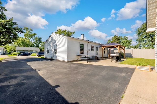 4 Arlington Drive, Romeoville, IL 60446