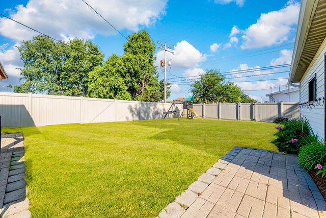 4 Arlington Drive, Romeoville, IL 60446