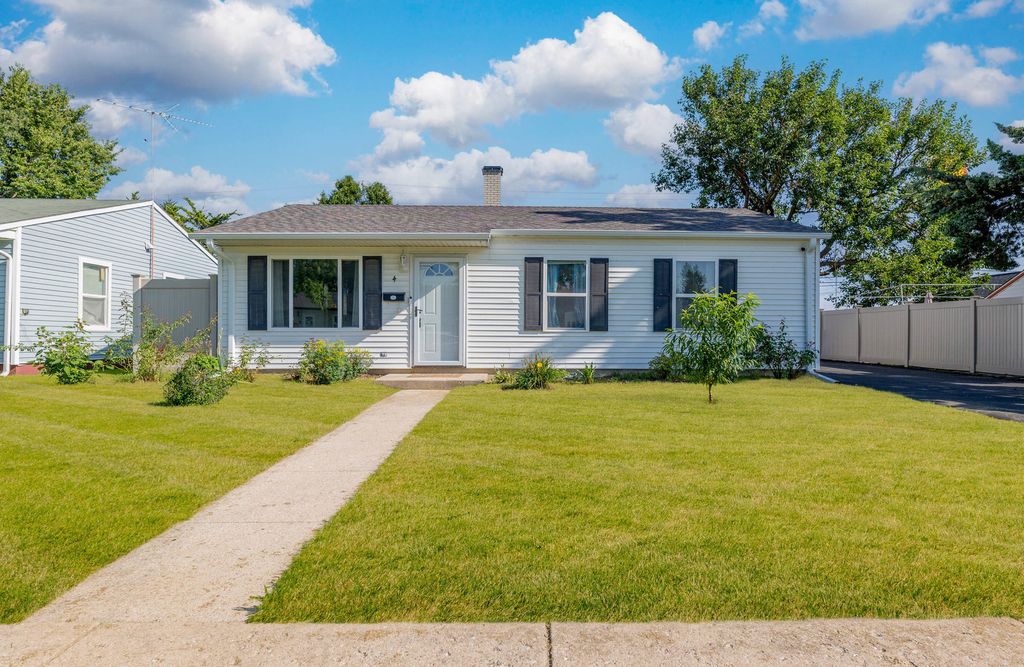 4 Arlington Drive, Romeoville, IL 60446