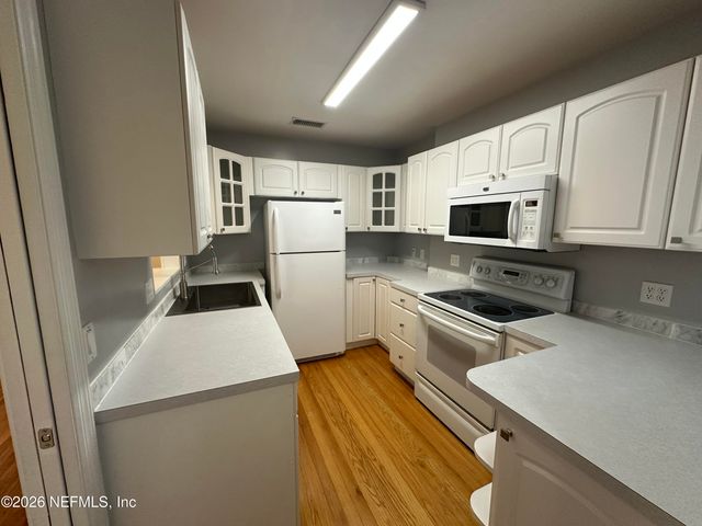 4690 HOMESTEAD Road, Jacksonville, FL 32210