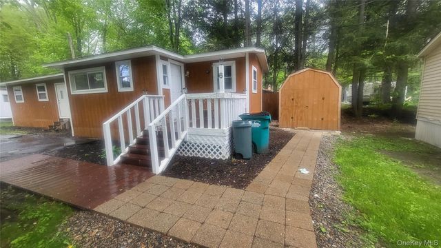 6 Blue Jay Lane, Hyde Park, NY 12538