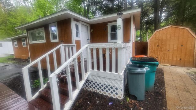 6 Blue Jay Lane, Hyde Park, NY 12538