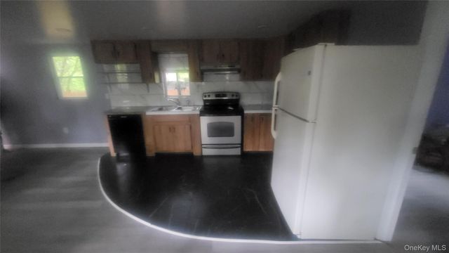 6 Blue Jay Lane, Hyde Park, NY 12538