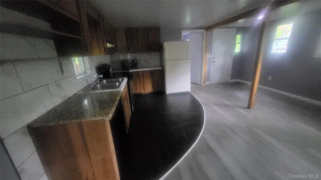 6 Blue Jay Lane, Hyde Park, NY 12538