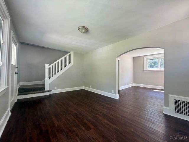 1217 Groesbeck Rd, Cincinnati, OH 45224