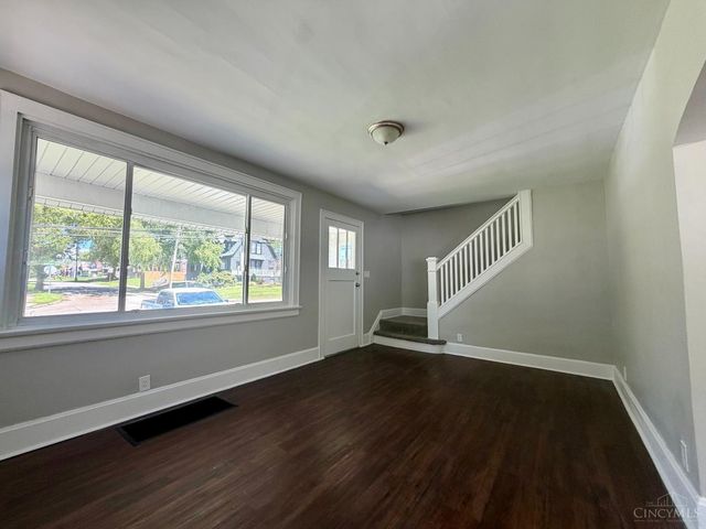 1217 Groesbeck Rd, Cincinnati, OH 45224