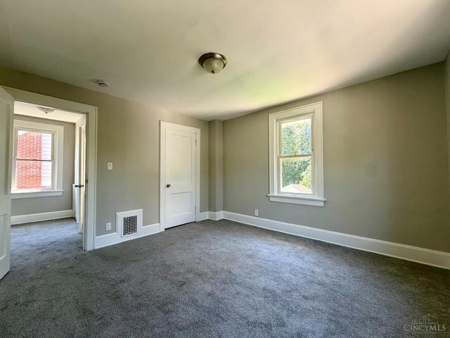 1217 Groesbeck Rd, Cincinnati, OH 45224