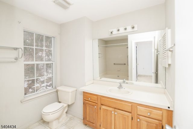 5 Rushmore Ln 5, Allamuchy Twp., NJ 07840