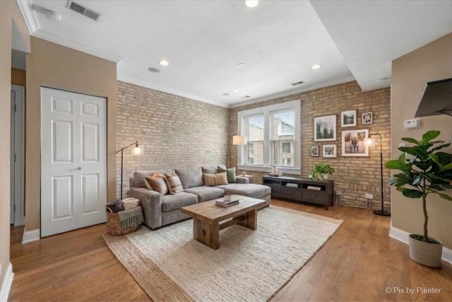 6146 N Ravenswood Avenue 2, Chicago, IL 60660