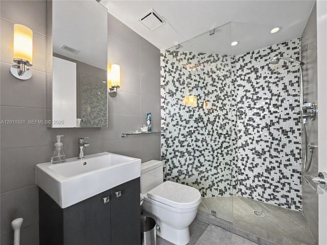 17555 Collins Ave 2501, Sunny Isles Beach, FL 33160