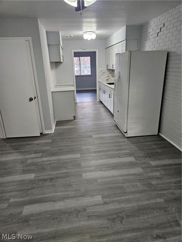 25600 Country Club Boulevard 12, North Olmsted, OH 44070