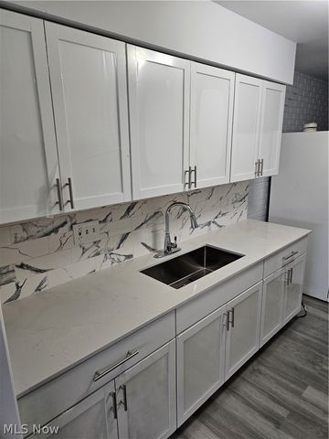 25600 Country Club Boulevard 12, North Olmsted, OH 44070