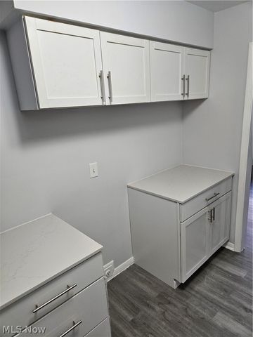 25600 Country Club Boulevard 12, North Olmsted, OH 44070