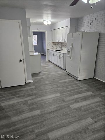 25600 Country Club Boulevard 12, North Olmsted, OH 44070