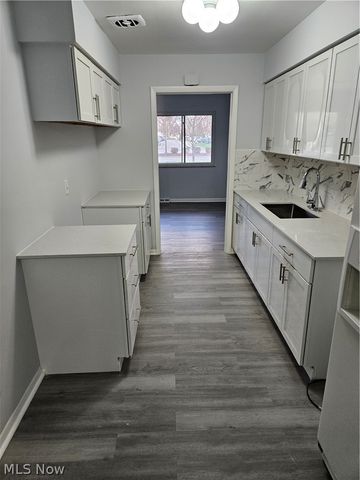 25600 Country Club Boulevard 12, North Olmsted, OH 44070