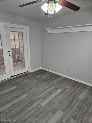 25600 Country Club Boulevard 12, North Olmsted, OH 44070