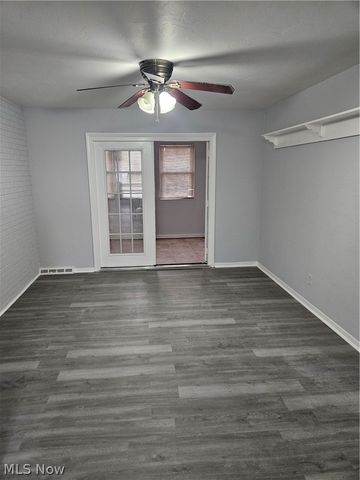 25600 Country Club Boulevard 12, North Olmsted, OH 44070