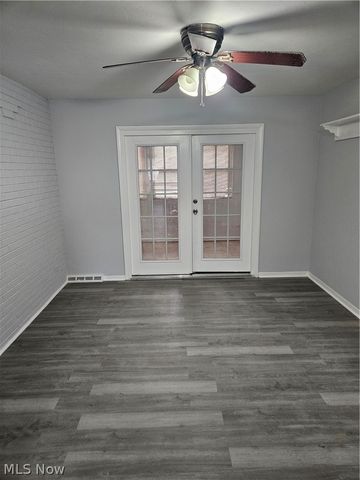 25600 Country Club Boulevard 12, North Olmsted, OH 44070